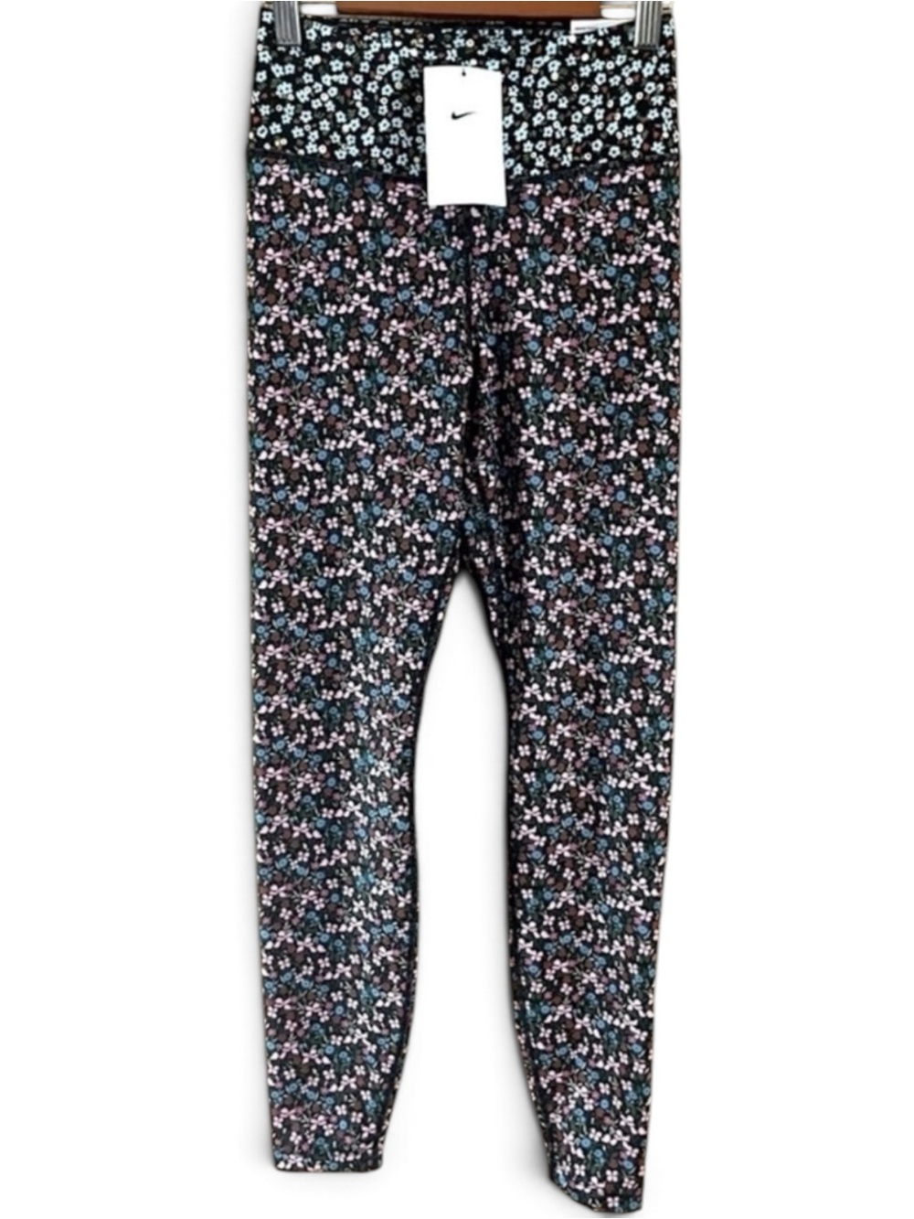 NWT Nike Floral Print Tight Fit Full Length Leggings